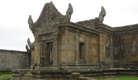 Ngôi đền Campuchia gọi là Preah Vihear và Thái Lan gọi là Phra Viharn.